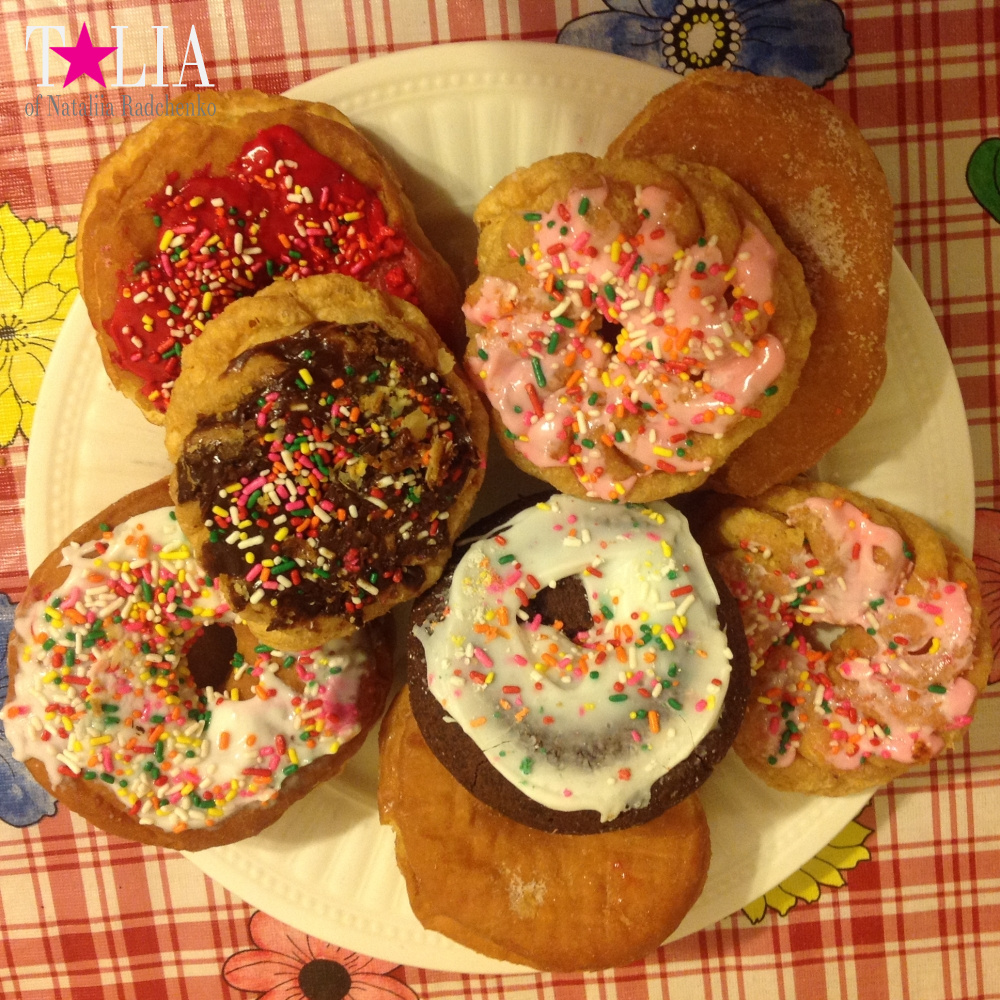 Традиционно на День Святого Валентина американские супермаркеты продают много сладкого!